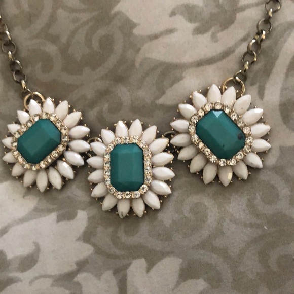 Retro Daisy & Tiffany blue floral necklace - Picture 3 of 6